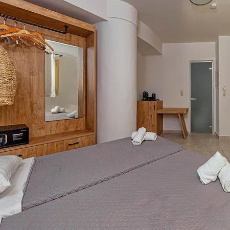 Island Hotel 3*