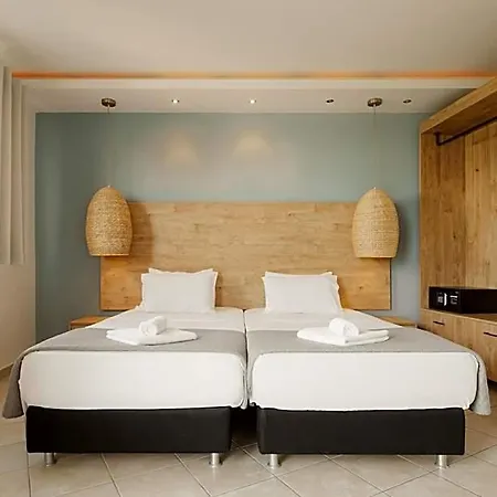 Island Hotel 3*