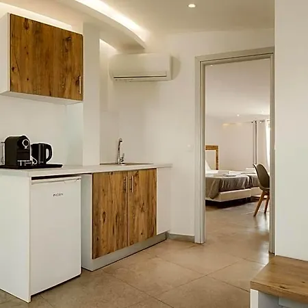 Island Hotel 3*