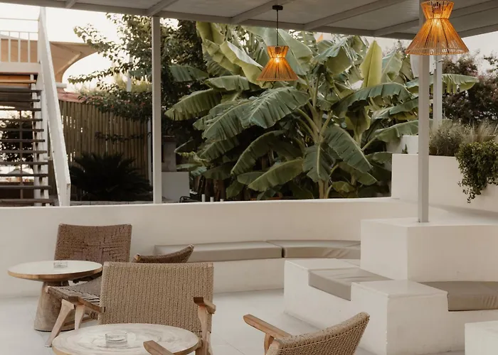 Island Hotel 3*